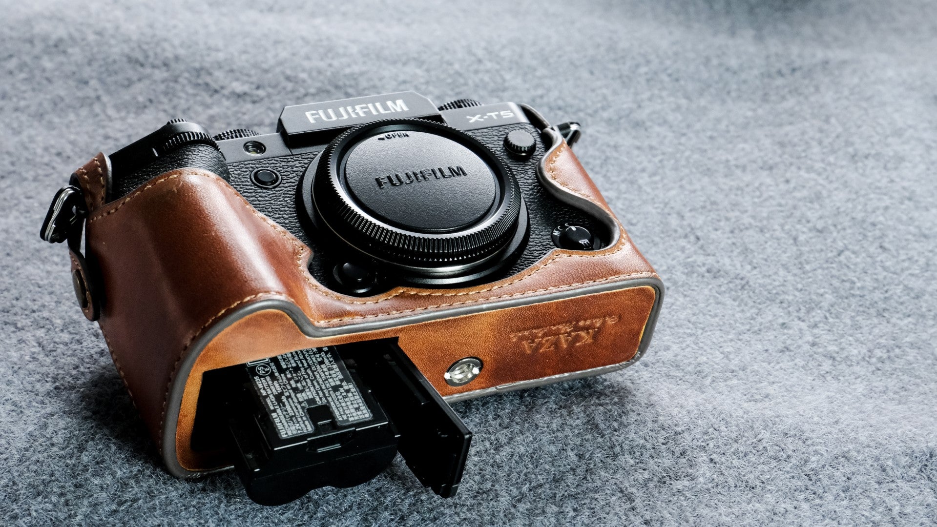 Rieibi Fuji XT5 Case - Quality Genuine Leather Half Case for Fujifilm X-T5  Digital Camera - Body Protective Grip Case for Fuji XT5 X-T5, Coffee